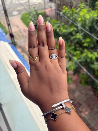 Customer photo review of LINEA V RING - 18K GOLD-PLATED
