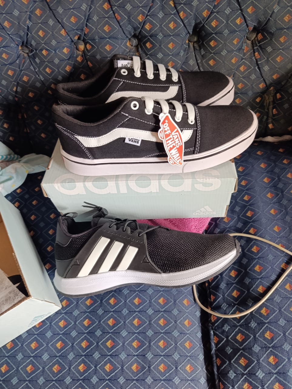 Customer photo review of Tenis 018 Negro Blanco