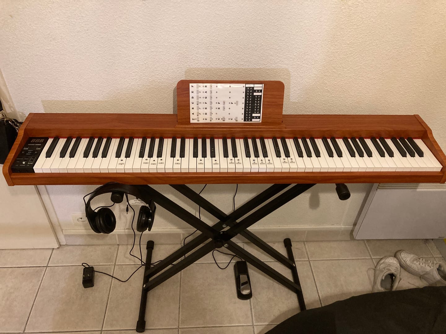 Customer photo review of Donner DEP-1S piano numérique clavier d'e-piano semi-lesté de style bois