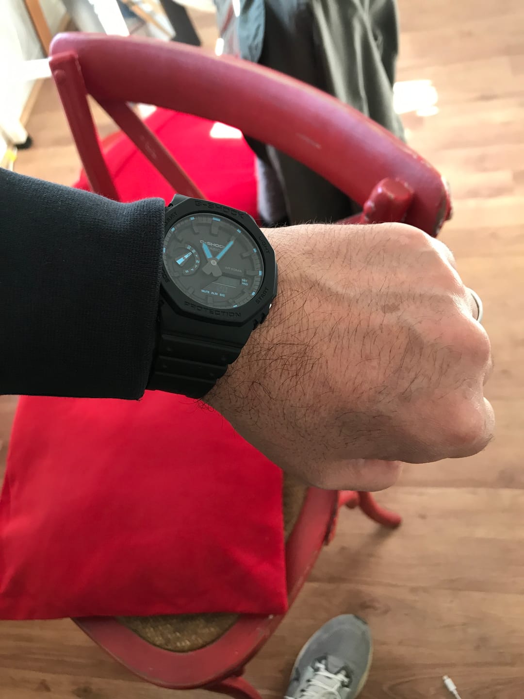 Customer photo review of Reloj Casio G-Shock Royal Oak "Casioak" GA-2100-1A2 NEON ACCENT Negro