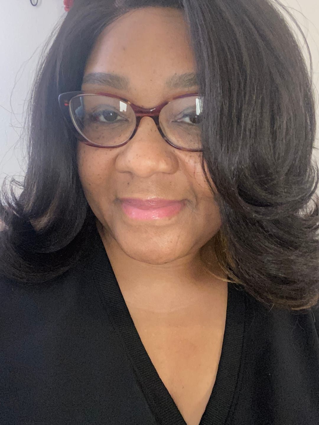Customer photo review of Shake N Go Snatched Glueless HD Lace Front Wig - ROLLER SET
