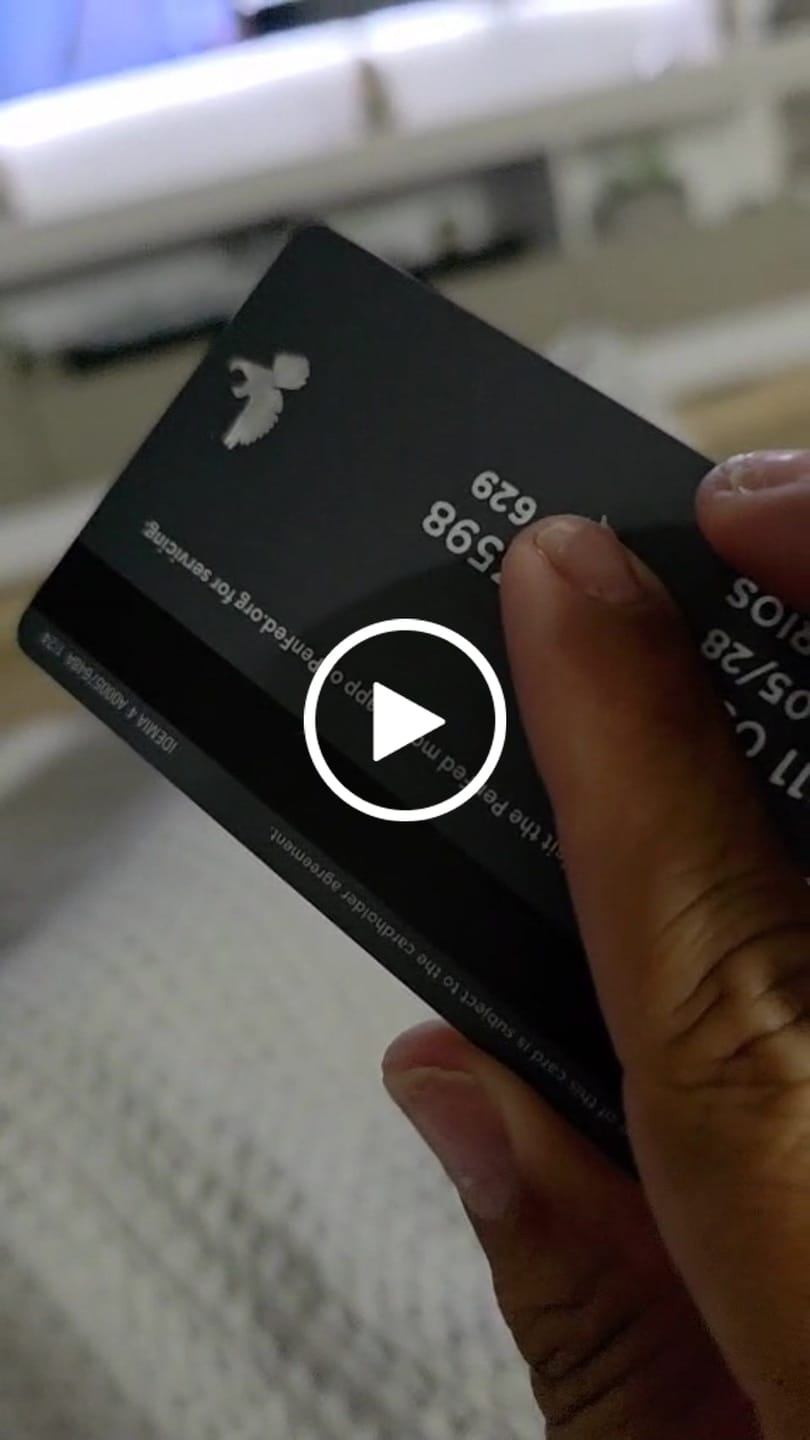 Customer video review of La Última La Paga el Diablo - Sticker para Tarjeta de Crédito