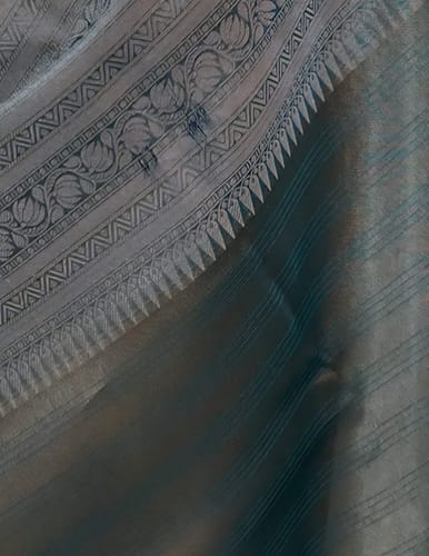 Customer photo review of Firozi Golden Zari Tissue Silk Banarasi Saree