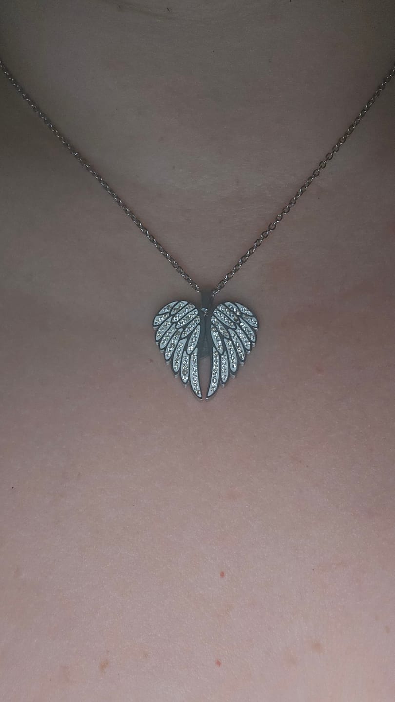Customer photo review of Collana Angelo del mio cuore con incisione personalizzata, Collanina con nome del tuo angelo
