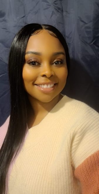 Customer photo review of MORE FACE 13x6 Lace Frontal Wig Preplucked Straight Human Hair Wigs With Baby Hair