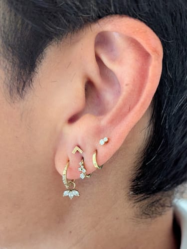 Customer photo review of DUO Stacked Threadless Cartilage Stud