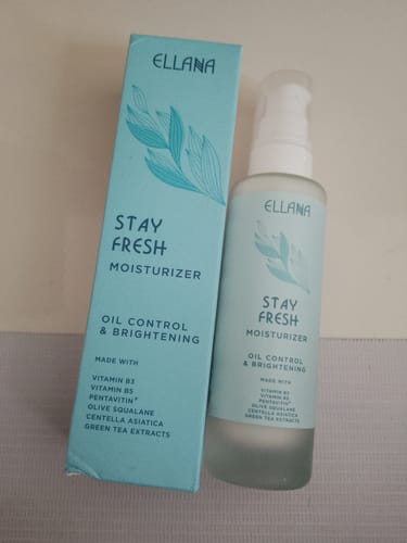 Customer photo review of Stay Fresh Moisturizer Controls Oil and Brightens