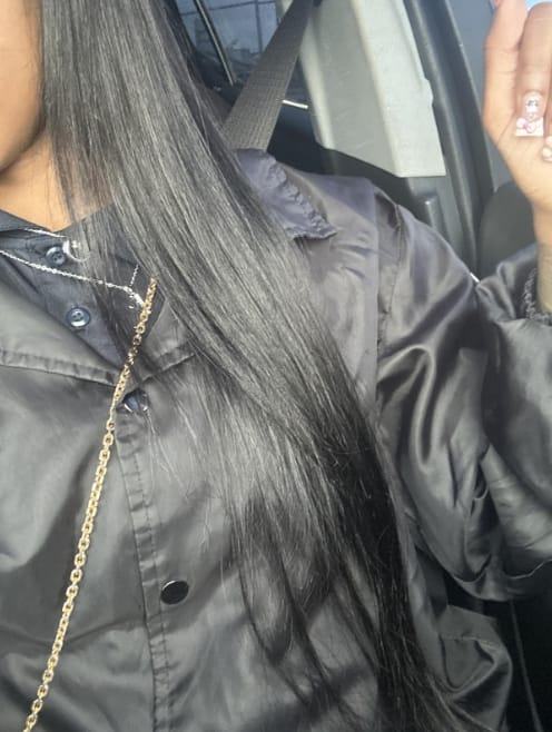 Customer photo review of MORE FACE Pre-bleached Straight Hair Wear Go Glueless Wig 7x5 Pre-cut HD Lace Pre-plucked