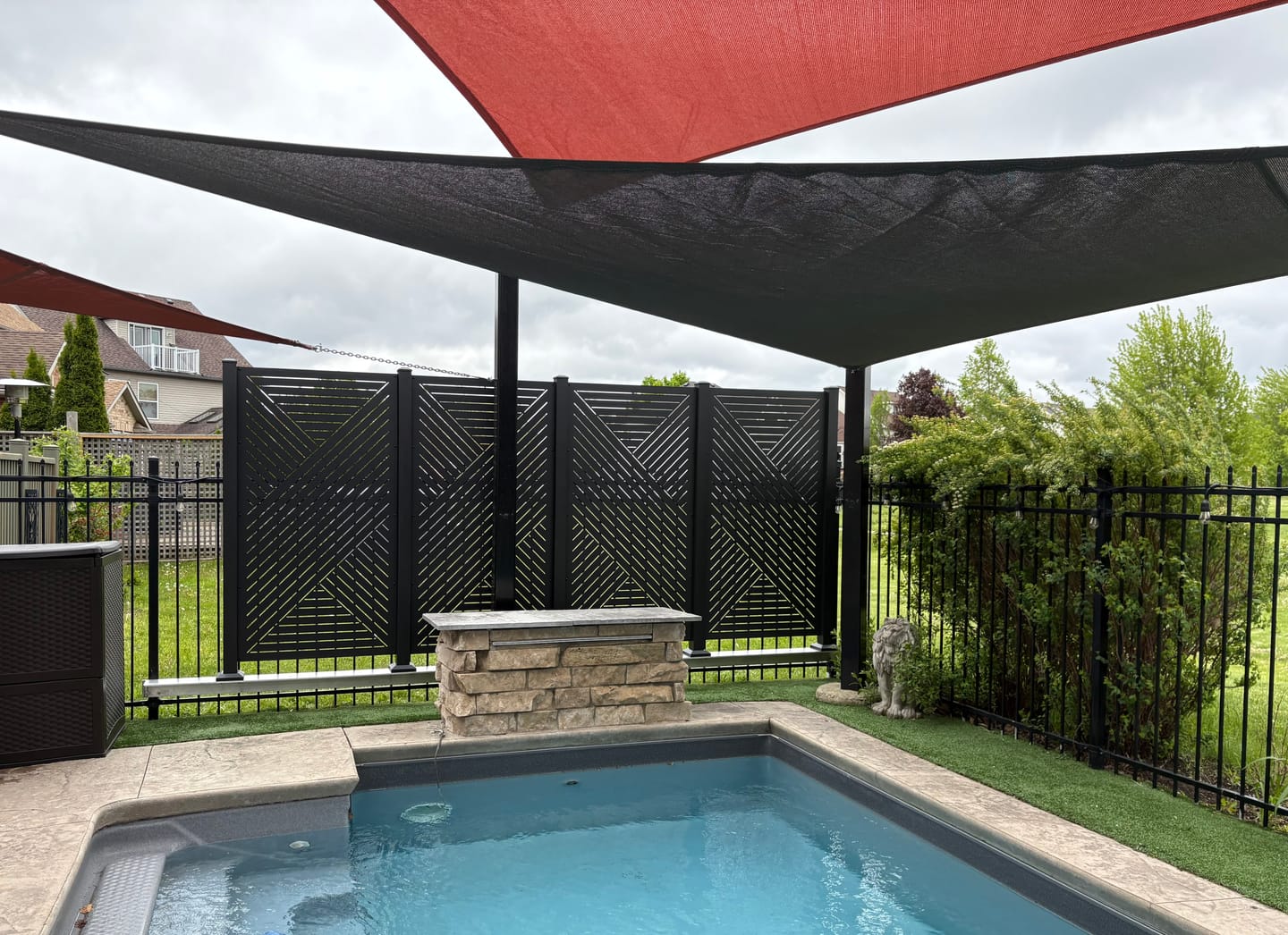 Customer photo review of Privacy Screen (Hexx)