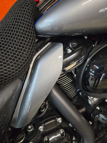 Customer photo review of HR3 Gauntlet Gray Metallic Mid-Frame Air Deflectors For Harley Touring and Trike Models 17-24