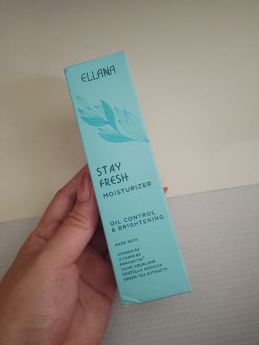 Customer photo review of Stay Fresh Moisturizer Controls Oil and Brightens