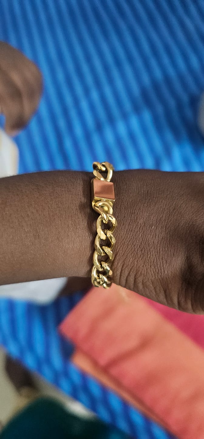 Customer photo review of Small Bar Bracelet