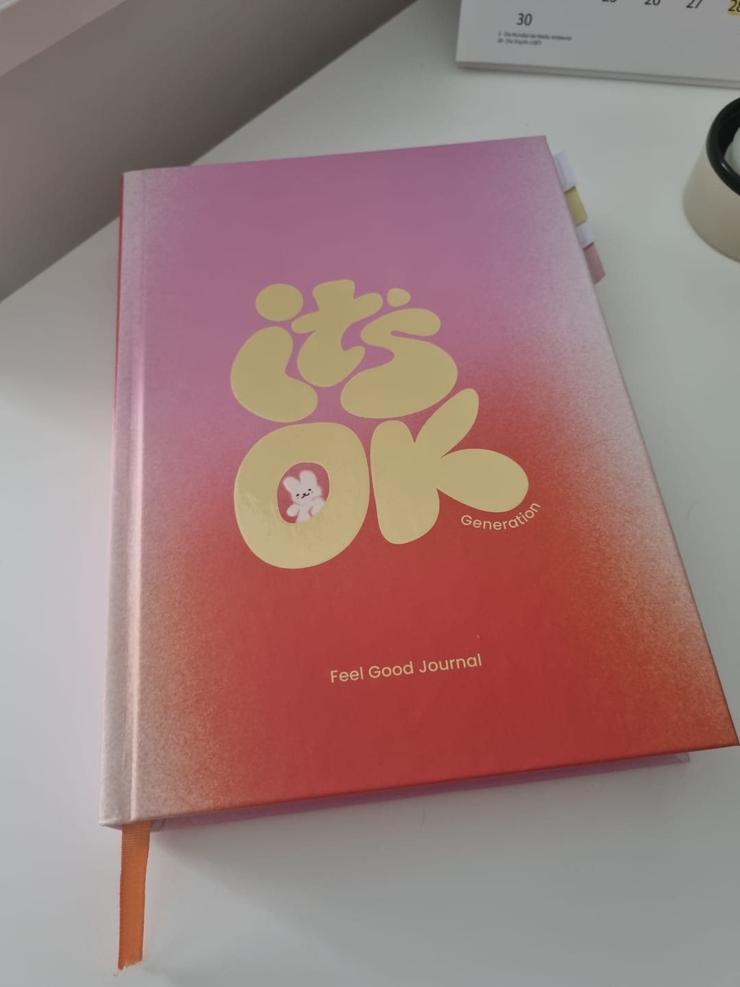 Customer photo review of Feel Good Journal | Portada Mandarina