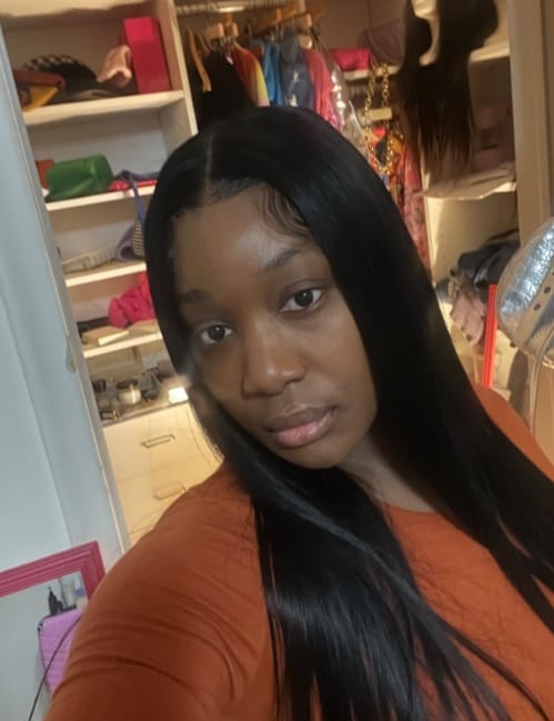 Customer photo review of MORE FACE 13x6 Lace Frontal Wig Preplucked Straight Human Hair Wigs With Baby Hair