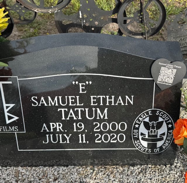 Customer photo review of Memorygram QR Medallion: Includes Virtual Memorial & Voice Feature