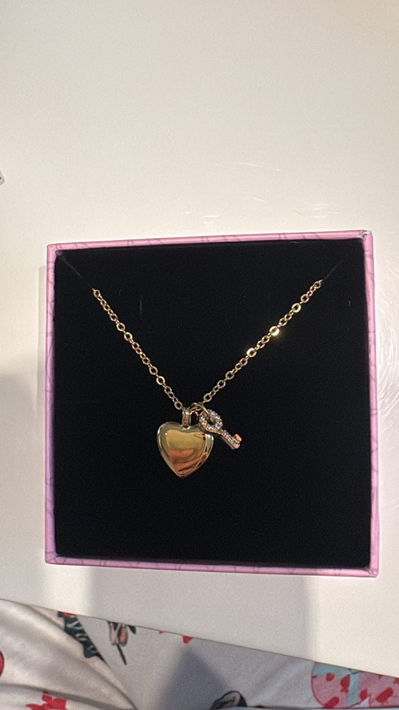 Customer photo review of Key to Heart Halskette | 18K vergoldet