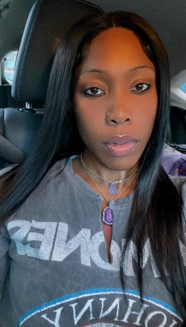 Customer photo review of MORE FACE 13x6 Lace Frontal Wig Preplucked Straight Human Hair Wigs With Baby Hair