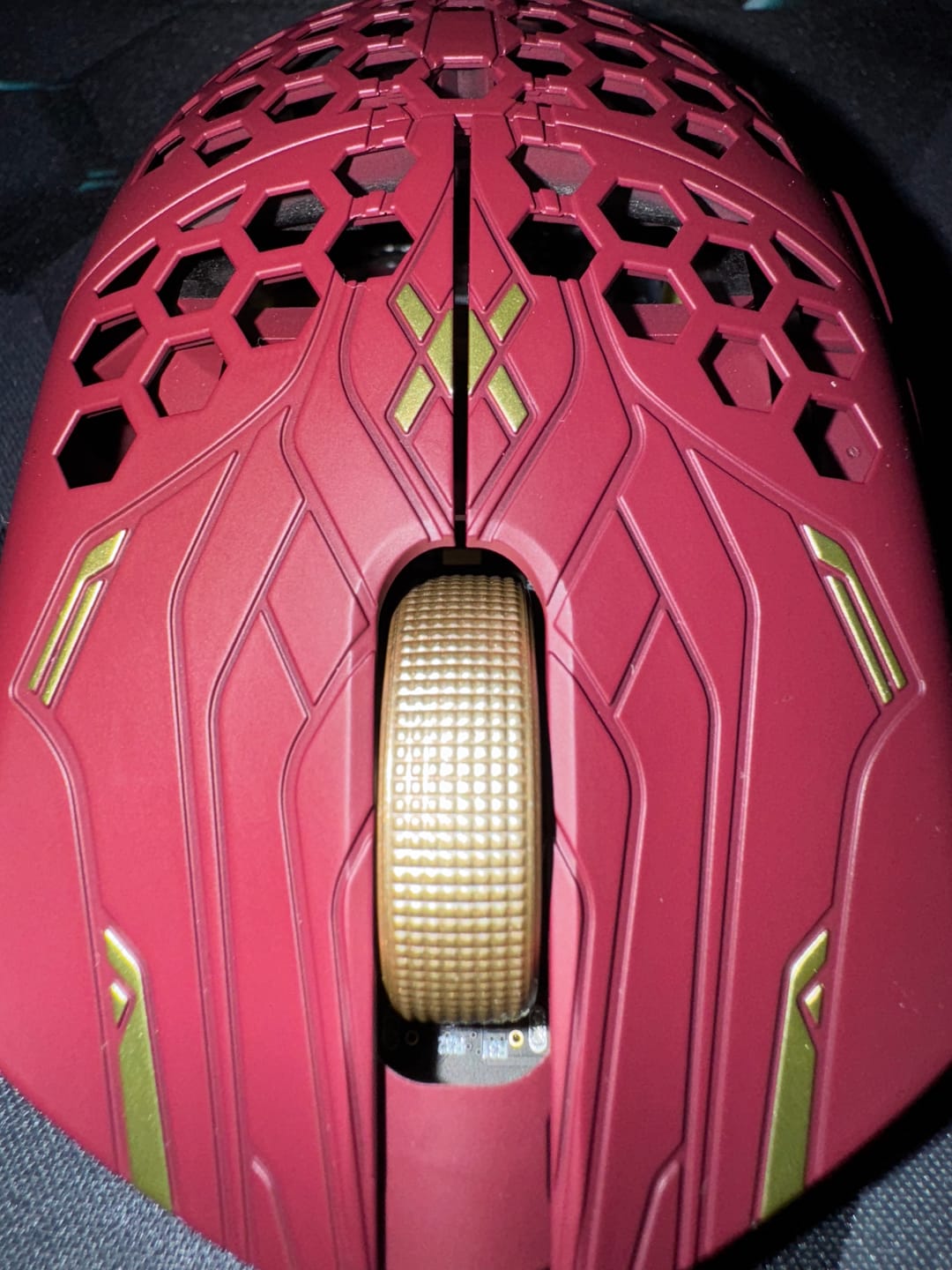 Customer photo review of Finalmouse ULX Prophecy Karbon Fiber Wireless Mouse