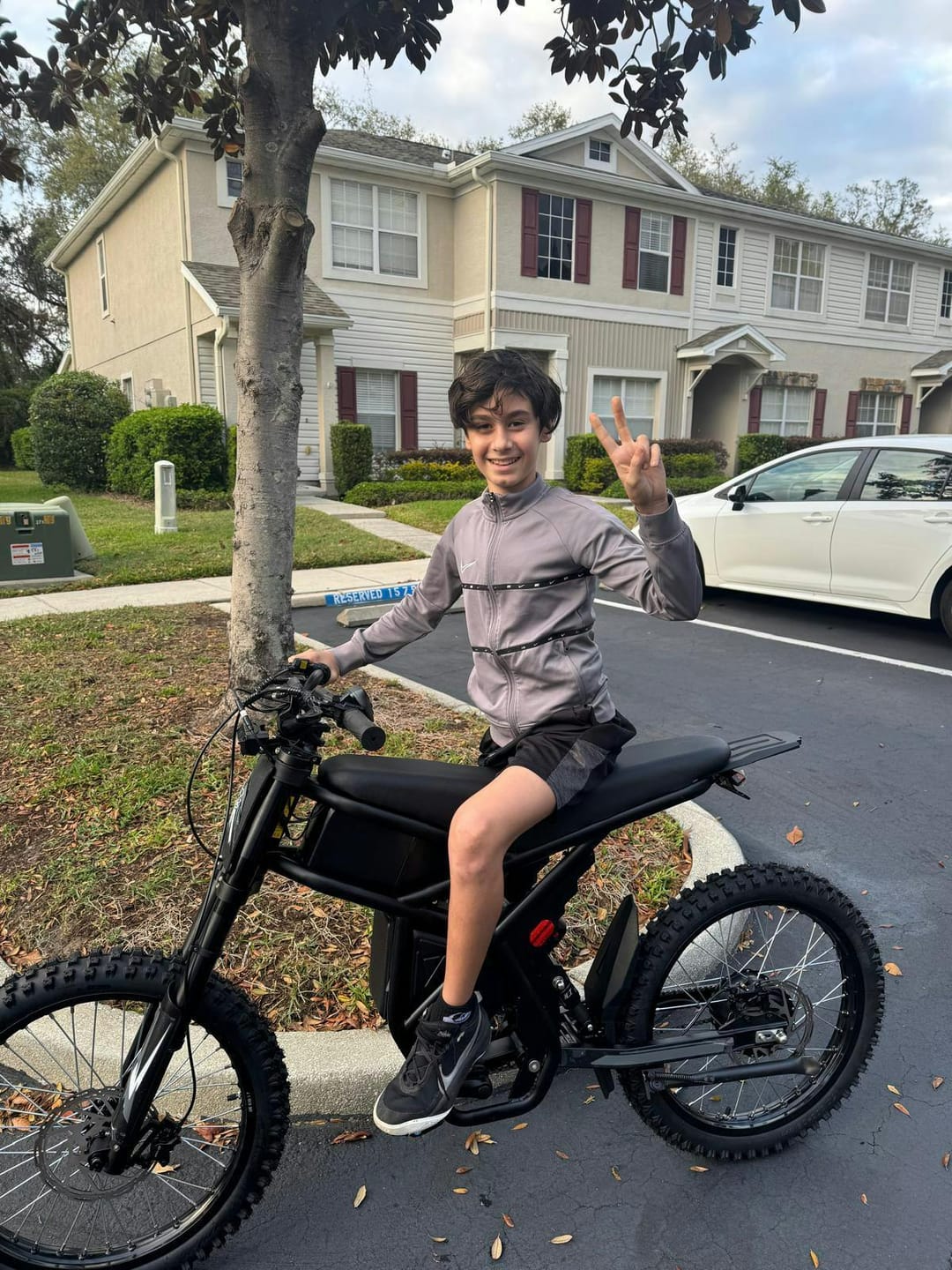 Customer photo review of Electric Dirt Bike, 2400W(Peak) Electric Motorbike, Max 37 MPH & 85 Mile Long Range(Upgraded)