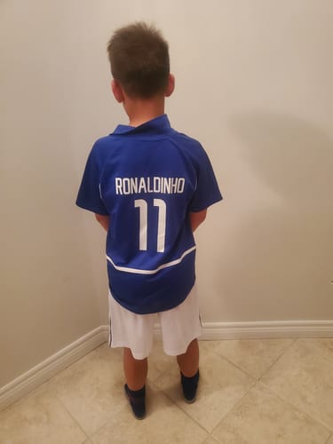 Customer photo review of Ronaldinho Brazil 2002 Away Kids Kit – Kit Jersey for Children – | KinderTrikot | Maillot Enfant
