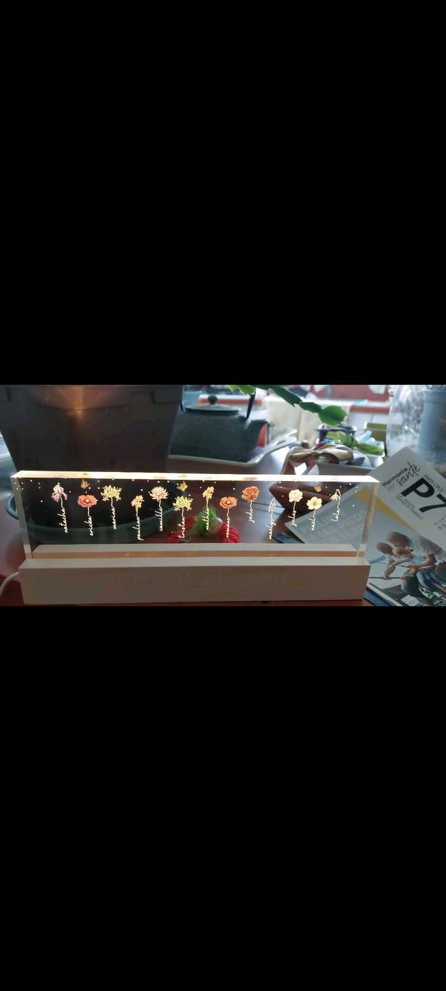 Customer photo review of Le Jardin de Mamie - Plaque LED acrylique personnalisée avec fleurs pour Maman et Mamie