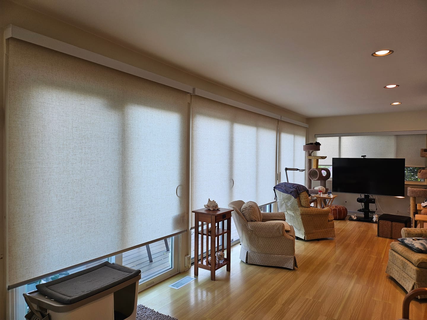 Customer photo review of SmartWings Motorized Light Filtering Roller Shades 70% Blackout Linen