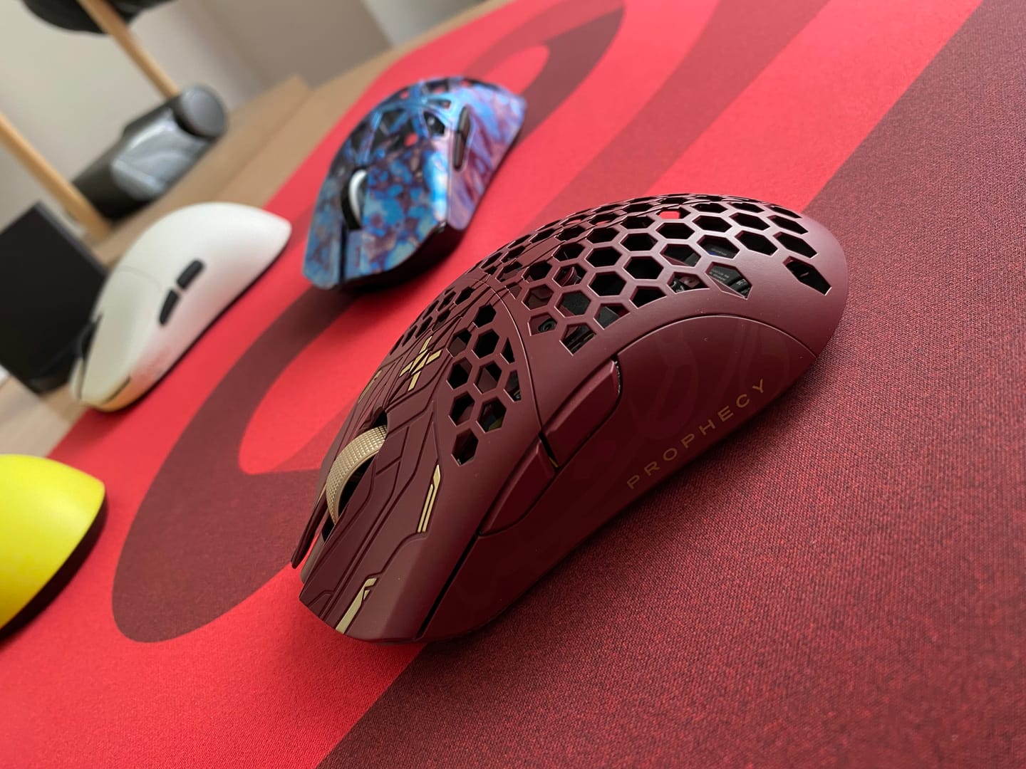 Customer photo review of Finalmouse ULX Prophecy Karbon Fiber Wireless Mouse