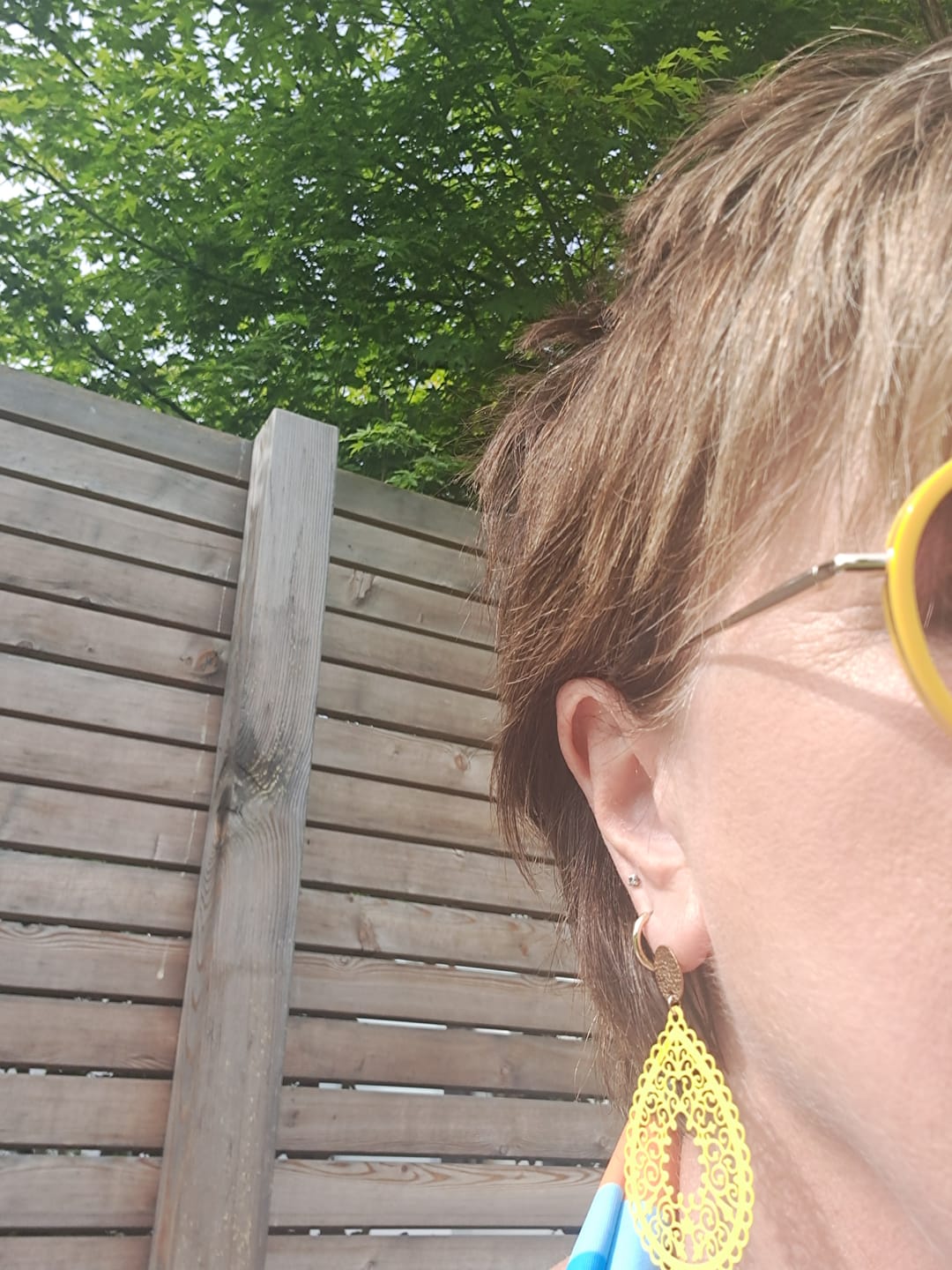 Customer photo review of Ohrring Elena gelb