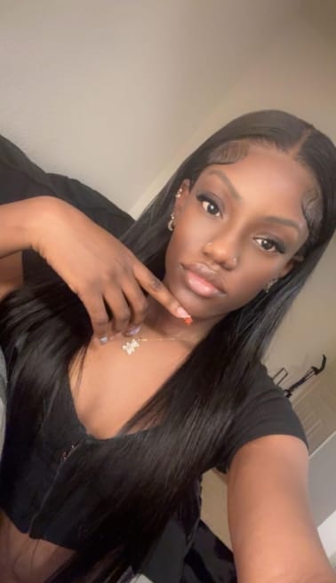 Customer photo review of MORE FACE Pre-bleached Straight Hair Wear Go Glueless Wig 7x5 Pre-cut HD Lace Pre-plucked