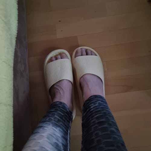 Customer photo review of Orthopädischer Hausschuh Cloudly™