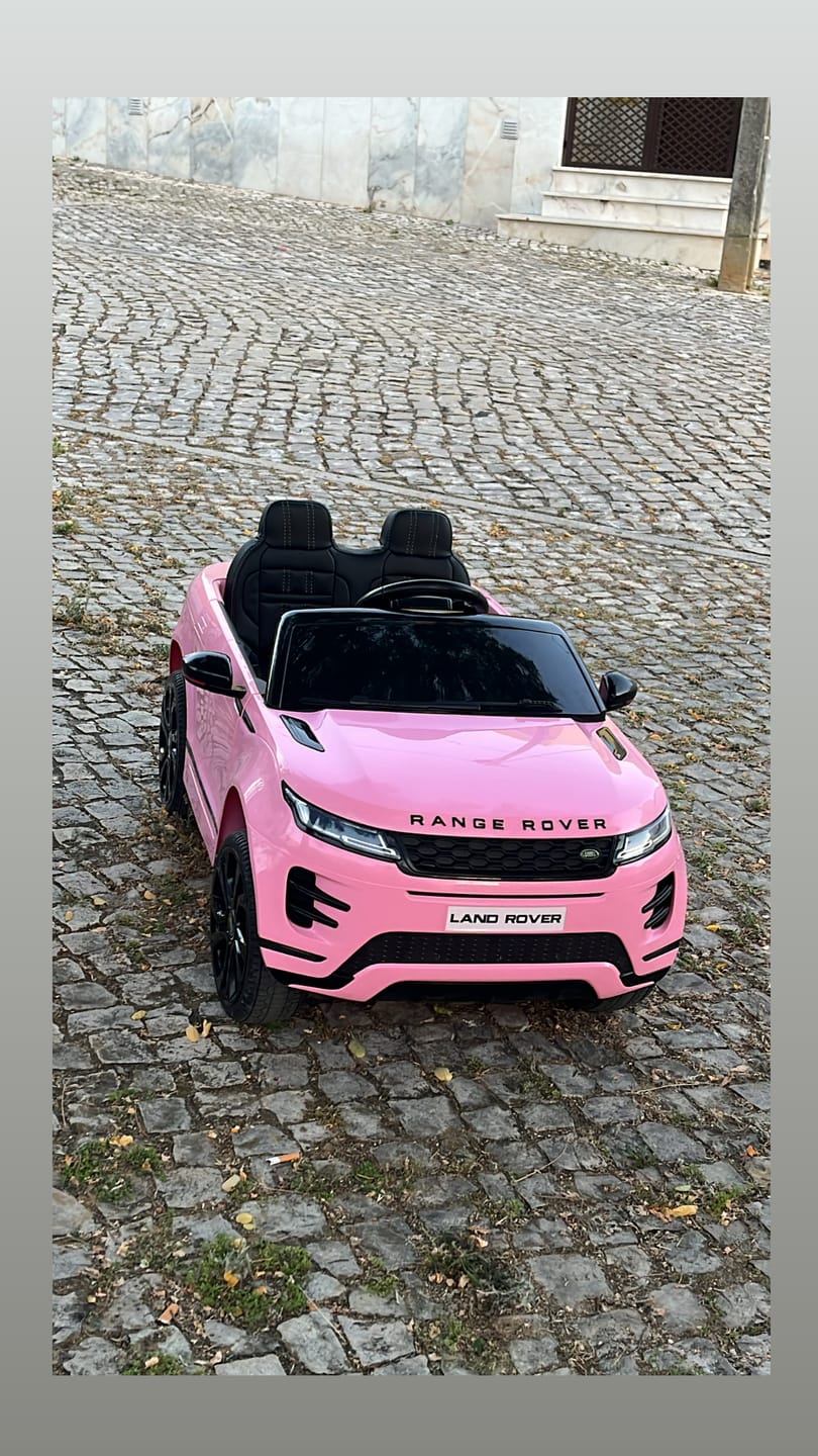 Customer photo review of Carro Elétrico para Criança RANGE ROVER EVOQUE 12v Rosa c/ RODAS DE BORRACHA & ASSENTO EM PELE