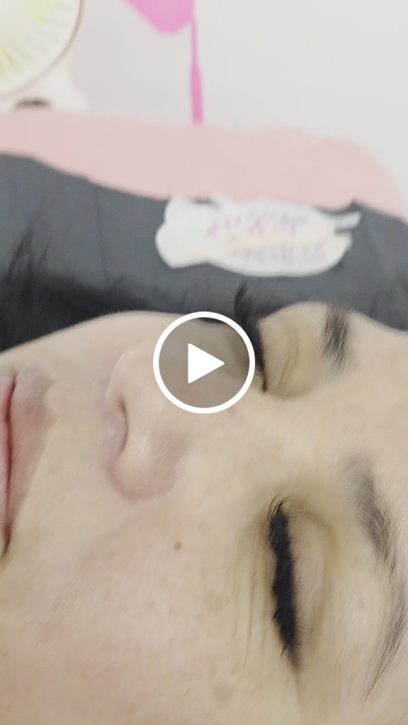 Customer video review of Mixed W Lashes (36 rows)
