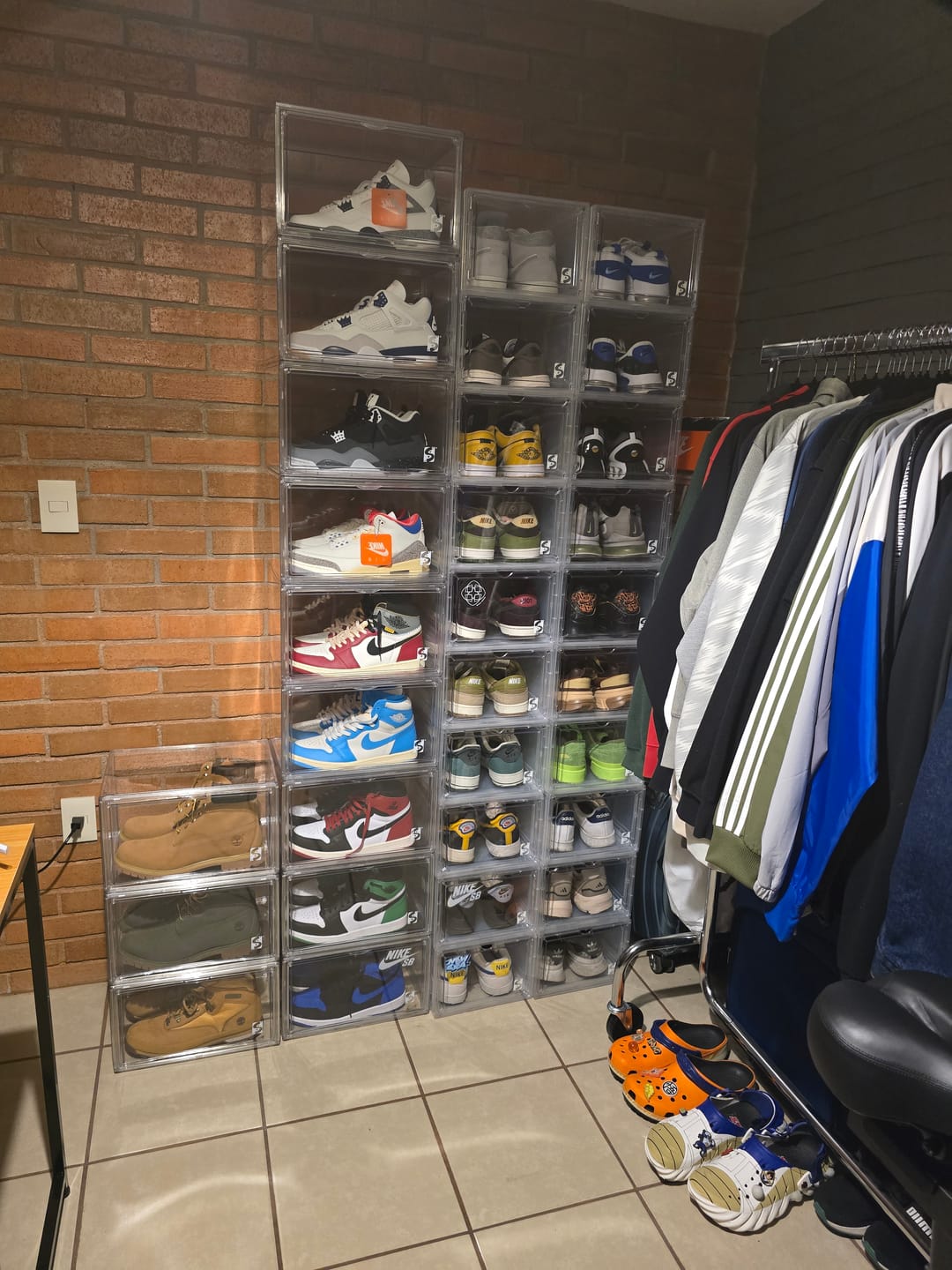 Customer photo review of Hall of Fame Box - Cajas Transparentes Premium Para Sneakers Cierre Magnético Apertura Lateral o Frontal