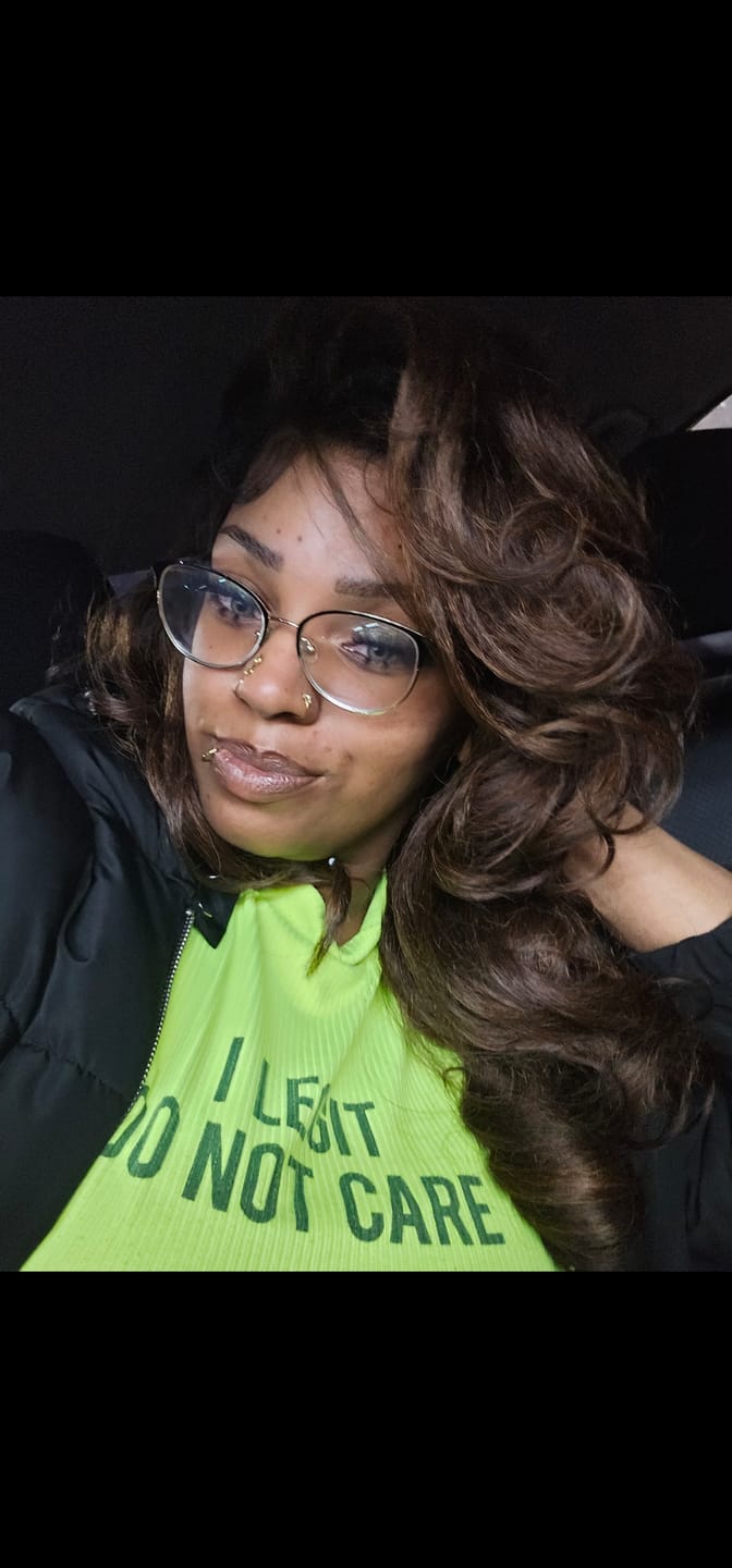 Customer photo review of Outre Perfect Hairline Glueless HD 13X6 Lace Front Wig - JULIANNE 24