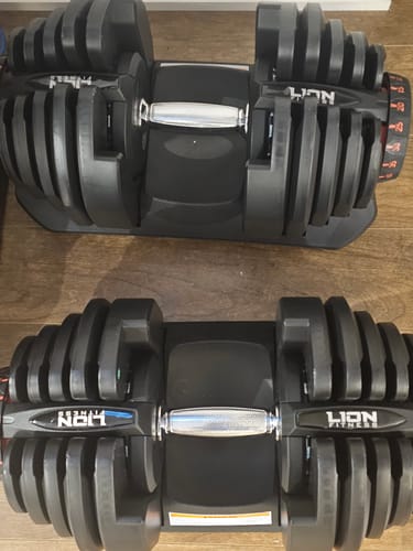 Customer photo review of **Pré-commande** Ensemble de 2 Haltères Ajustables (10 à 90lb)
