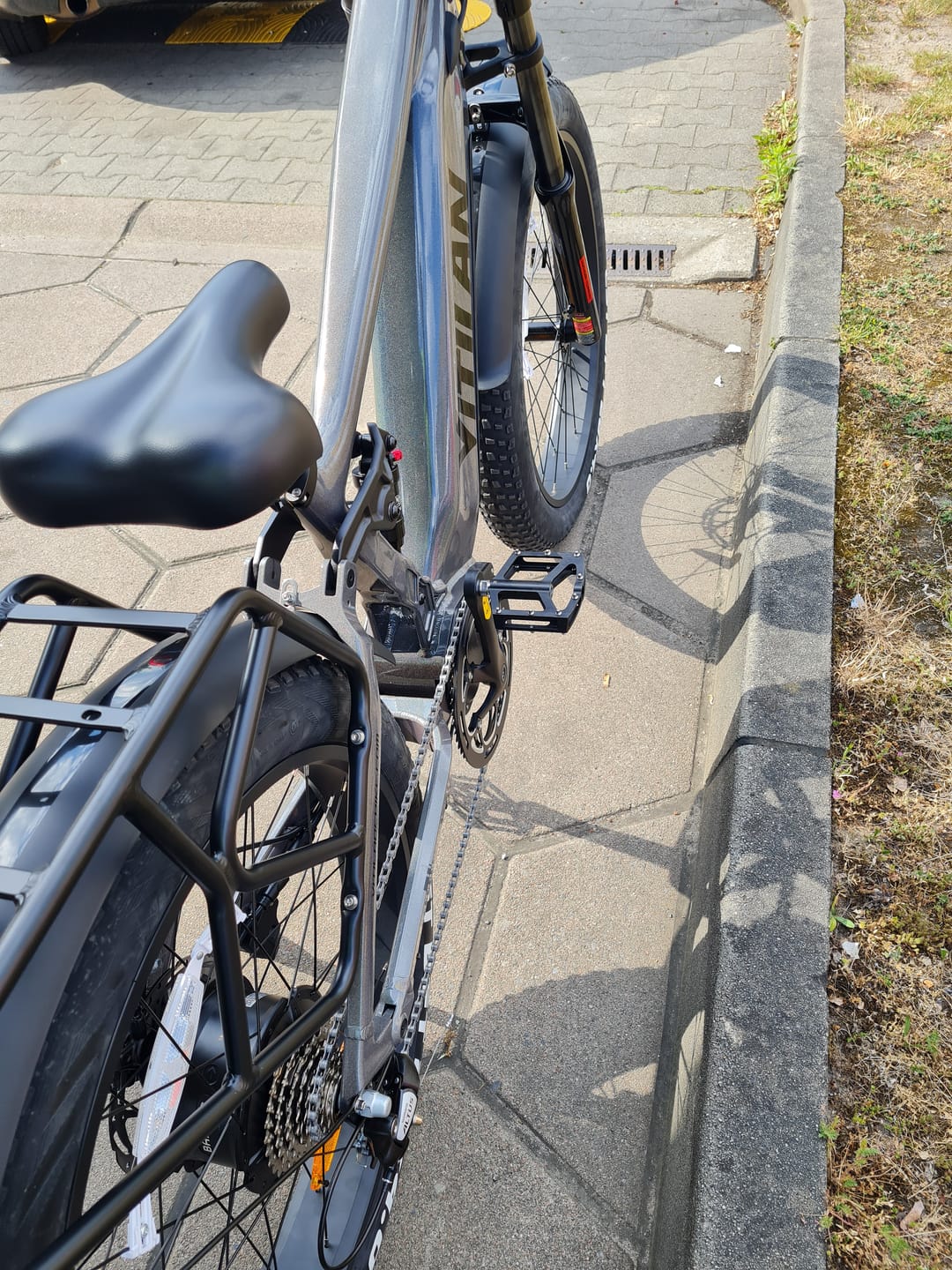 Customer photo review of Rear Rack + Rear Tail Light (for T7)