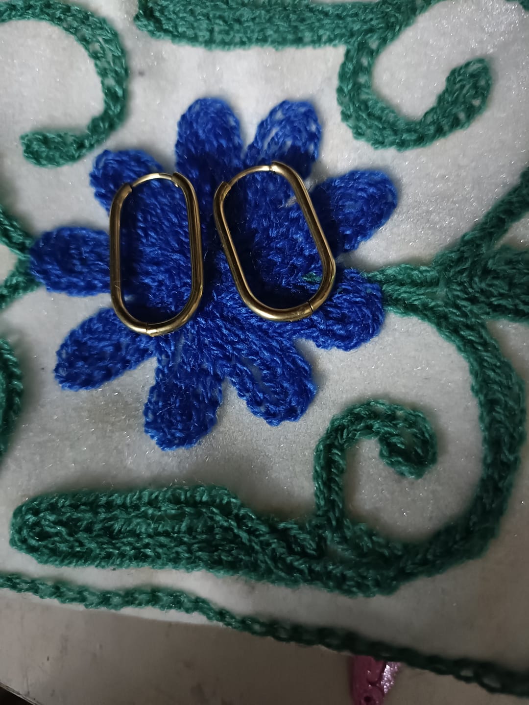 Customer photo review of Plain Oval Hoop Earrings