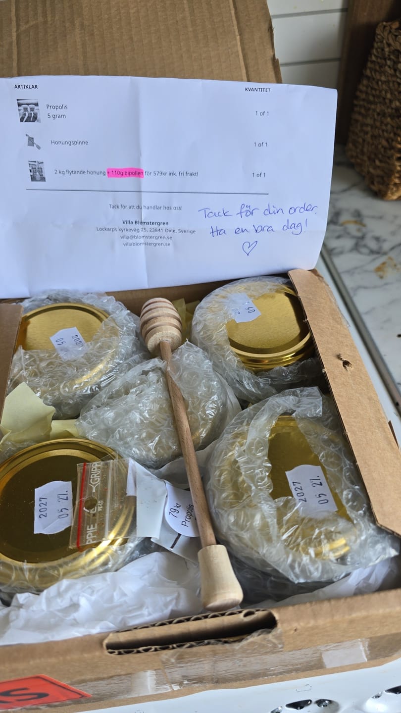 Customer photo review of 4 kg flytande honung med 2st honungspinnar och fri frakt för 998kr!
