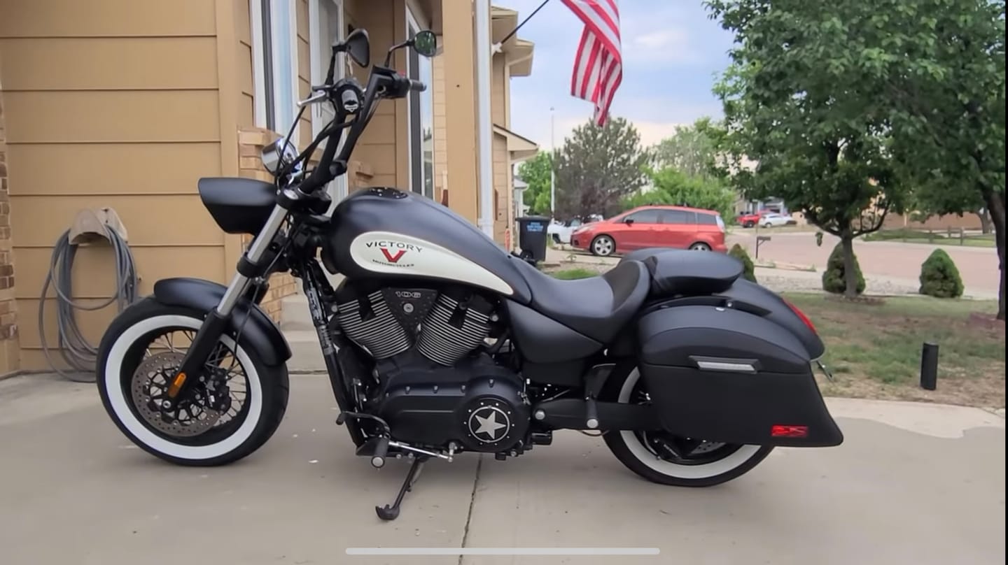 Customer photo review of 44L - Lamellar Stallion Extra Large Victory High Ball Matte Motorcycle Hard Saddlebags