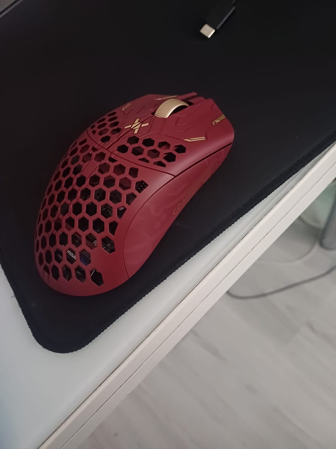 Customer photo review of Finalmouse ULX Prophecy Karbon Fiber Wireless Mouse