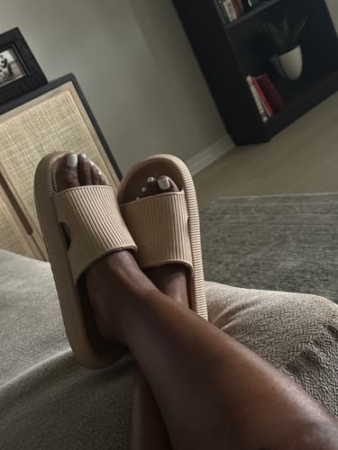 Customer photo review of The Cloudies ™ - Orthopedic Slippers With Extra Compressible Thick Sole