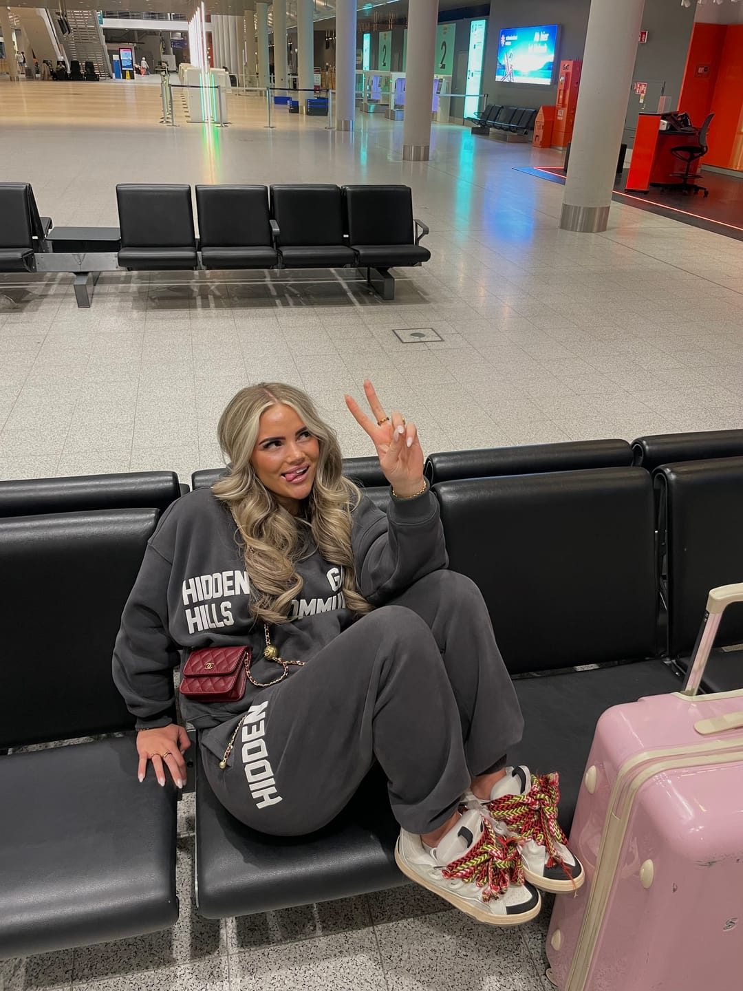 Kundenbewertung mit Foto von GATED COMMUNITY SWEATPANTS DARK GREY