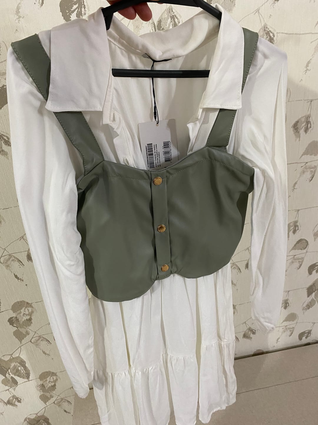 Customer photo review of Conjunto de Vestido em Viscose Sarjada e Colete em Couro Sintético 80630 Infanti Infantil Menina