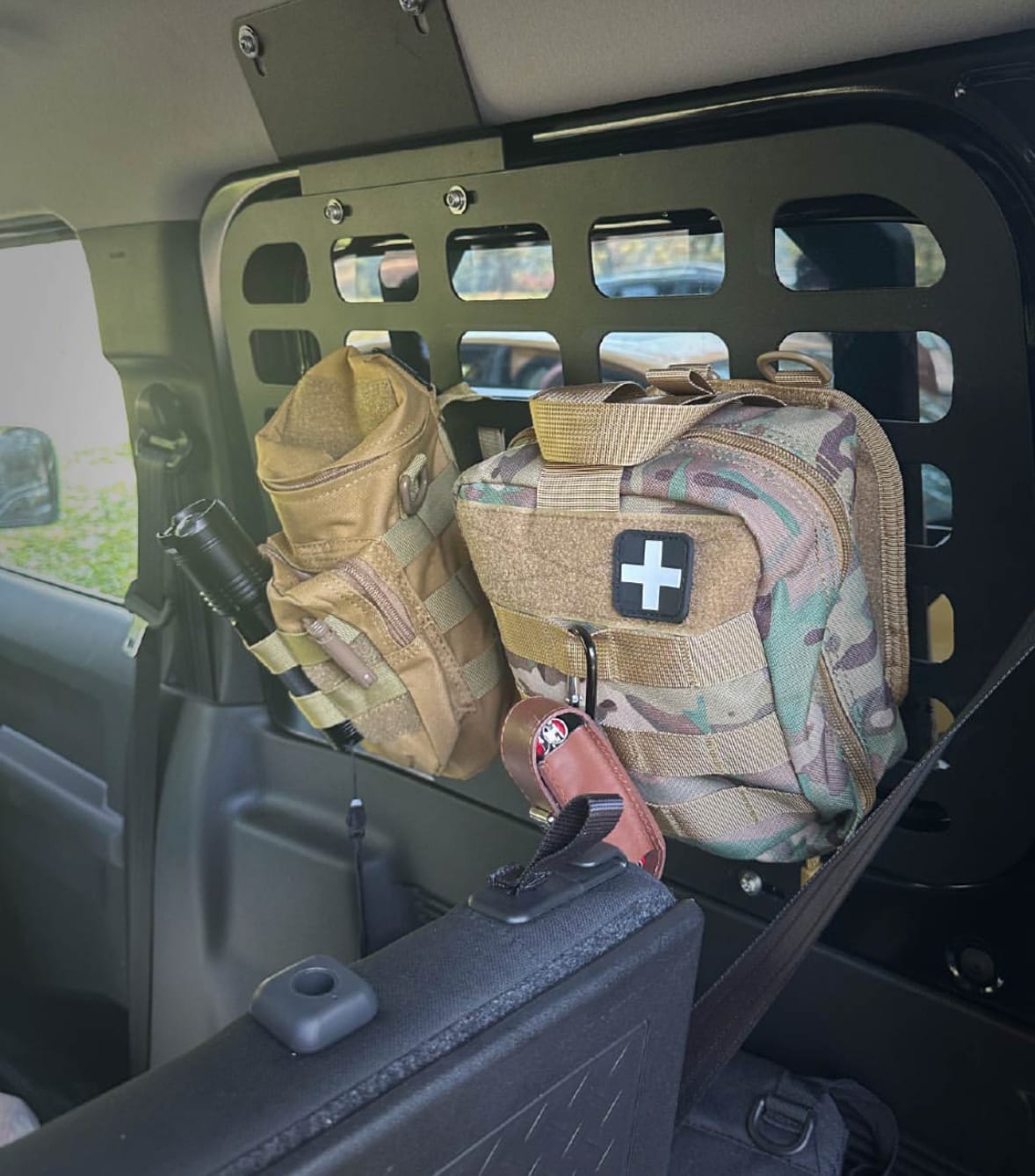 Customer photo review of Organizador de Ventana para Suzuki Jimny