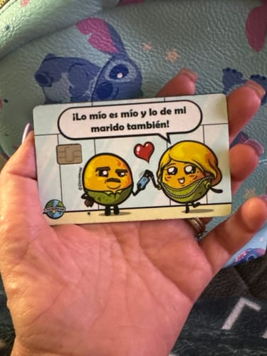 Customer photo review of Lo Mío es Mío y lo de mi Marido También - Sticker para Tarjeta de Crédito