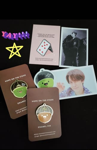Customer photo review of [PREORDER] Hobi Acorn Customizable Pin