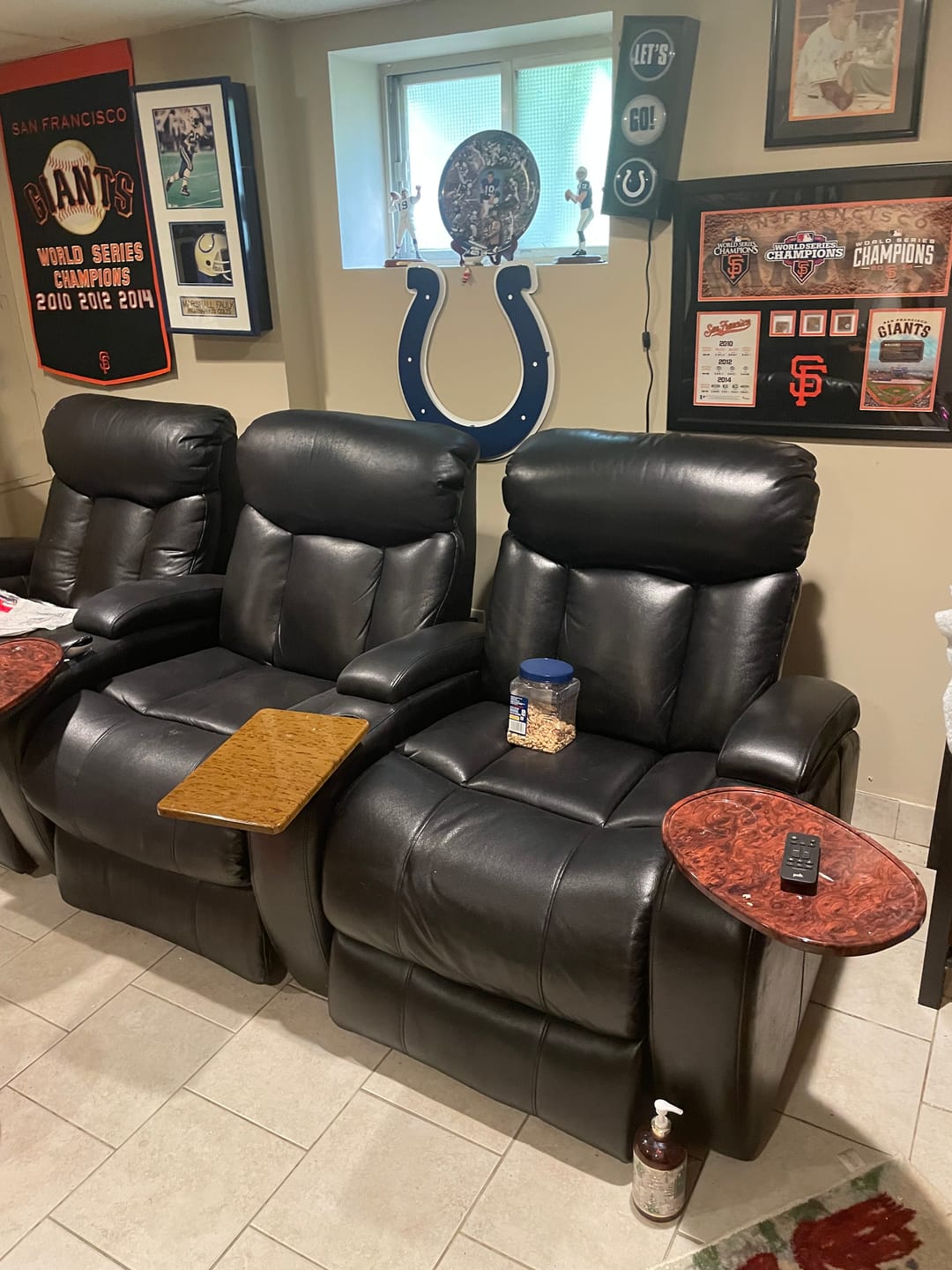 Customer photo review of Indianapolis Colts Horseshoe 3D Vintage Metal Wall Art