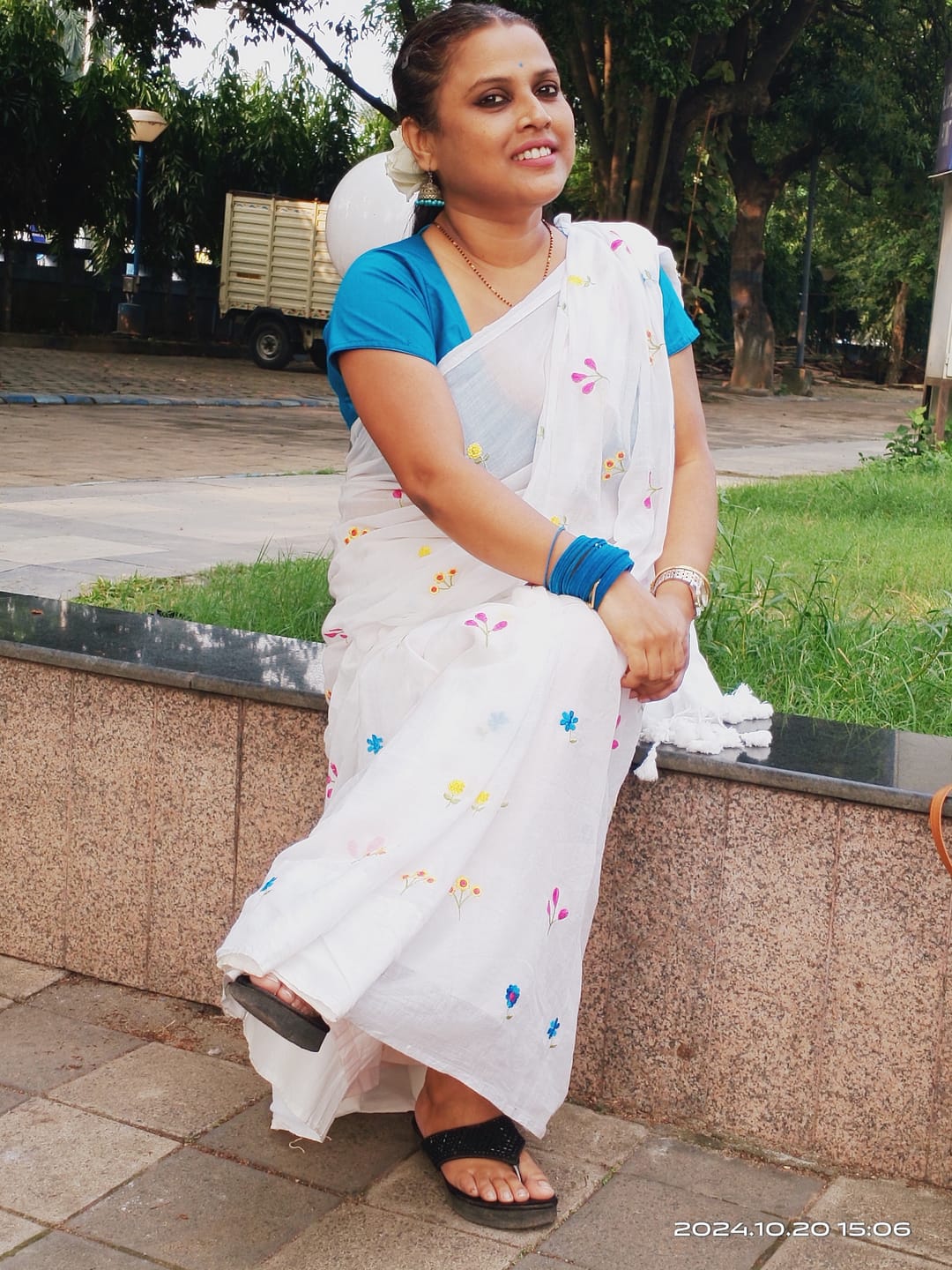 Customer photo review of White Embroidered Mulmul Cotton Saree