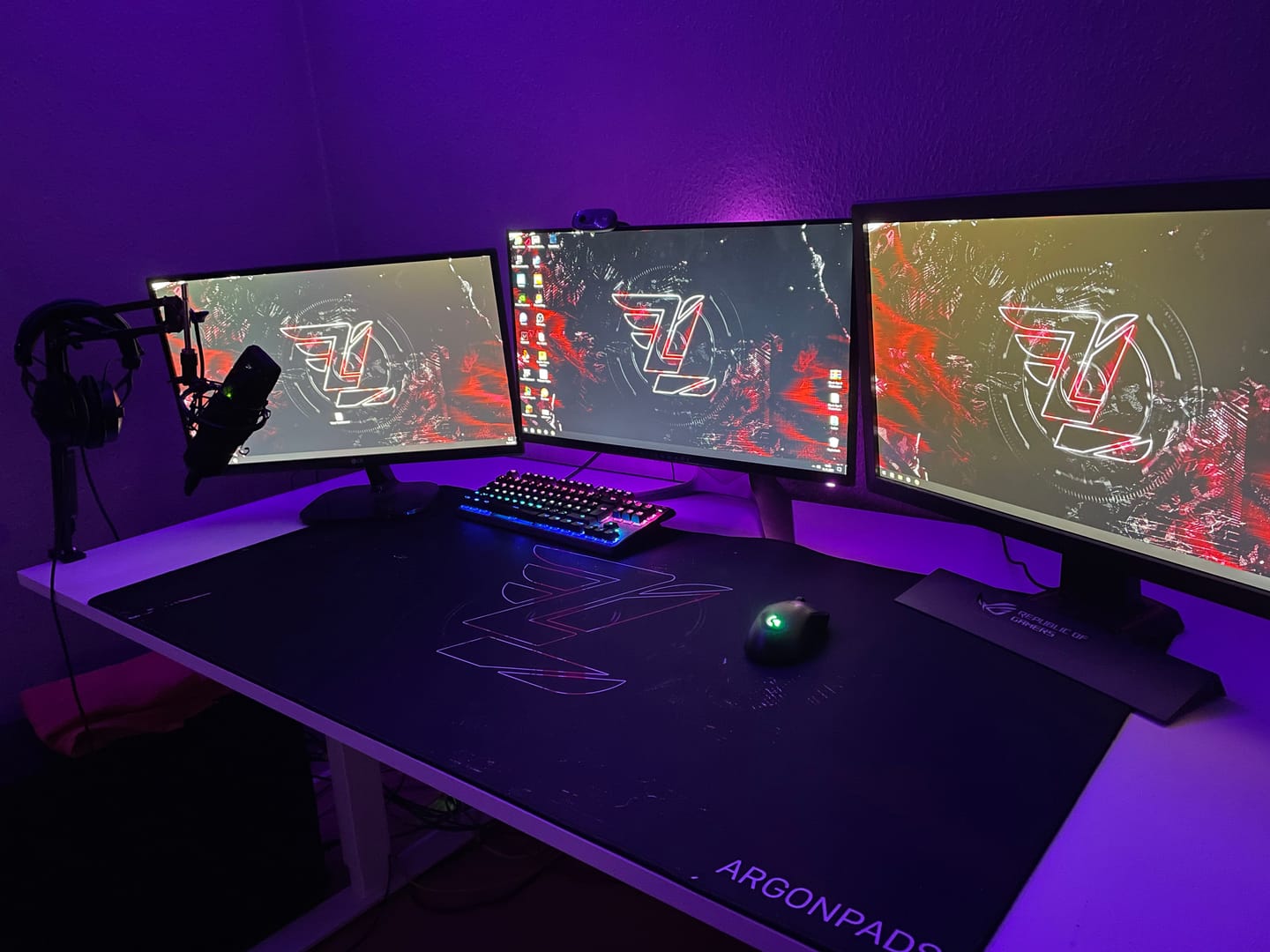 Customer photo review of Customizable Gaming Mousepad