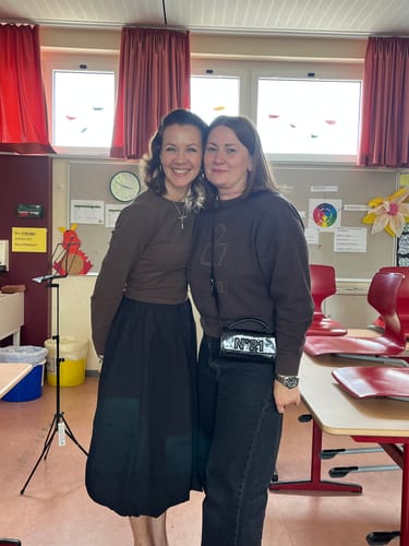 Customer photo review of OH APRIL Ica Longsleeve deep brown